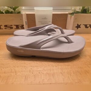 OOFOS Women's OOlala Recovery Thong Sandals Light Pink Size 8